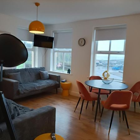 캐릭퍼거스 Harbour View 아파트 외부 사진