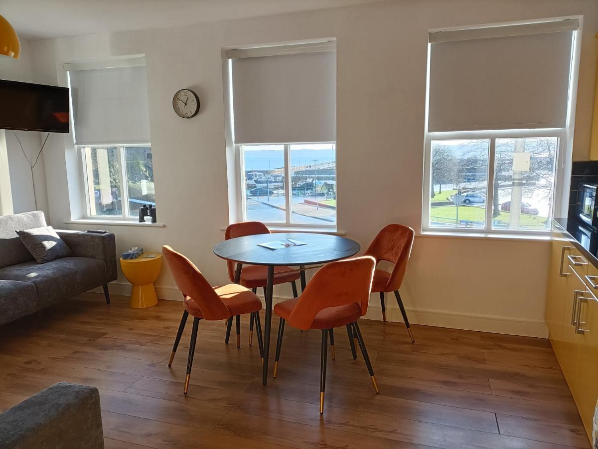 캐릭퍼거스 Harbour View 아파트 외부 사진