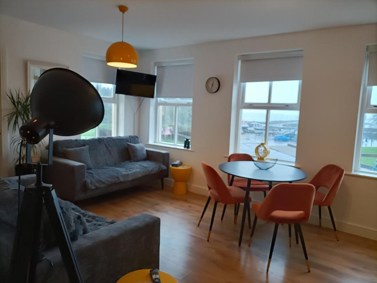 캐릭퍼거스 Harbour View 아파트 외부 사진